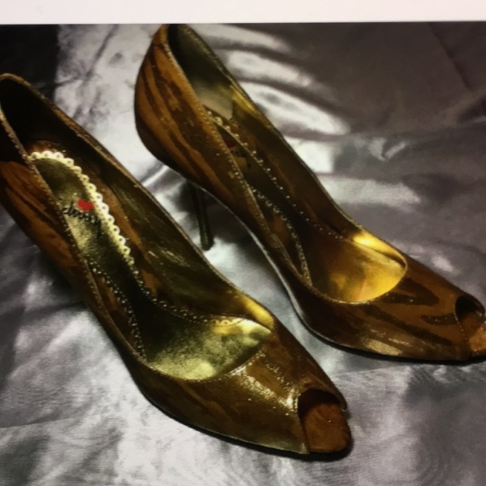 Women’s high heel shoes